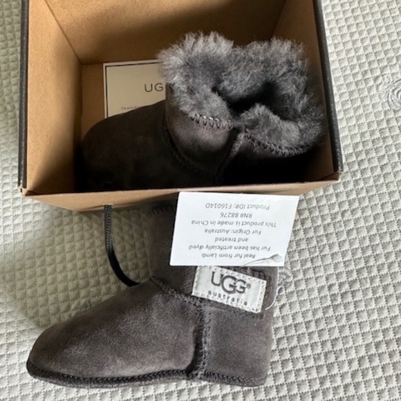 UGG Unisex Baby Infant Erin Suede Sheepskin Boots, Charcoal Color, Real Lamb Fur - Picture 6 of 6